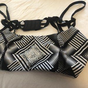 Pily Q Lg Adjustable straps.No Pads